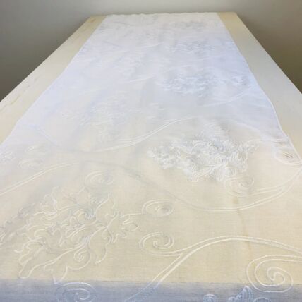Chic Bahama White null table runner rental