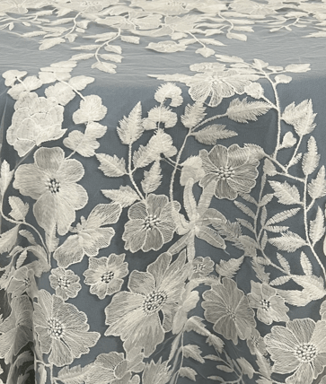 Flor Blanca Royal Table Runner tablecloth linen rental
