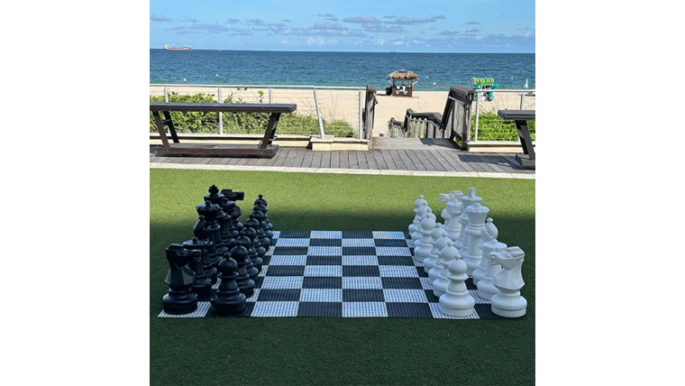 Giant Chess