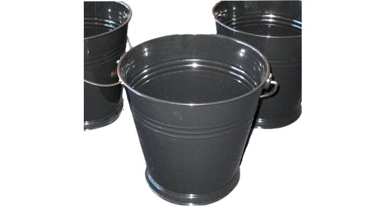 Black Buckets : goodshuffle.com