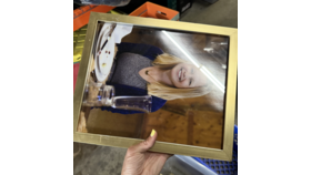 Image of a 8x10 Gold Frame