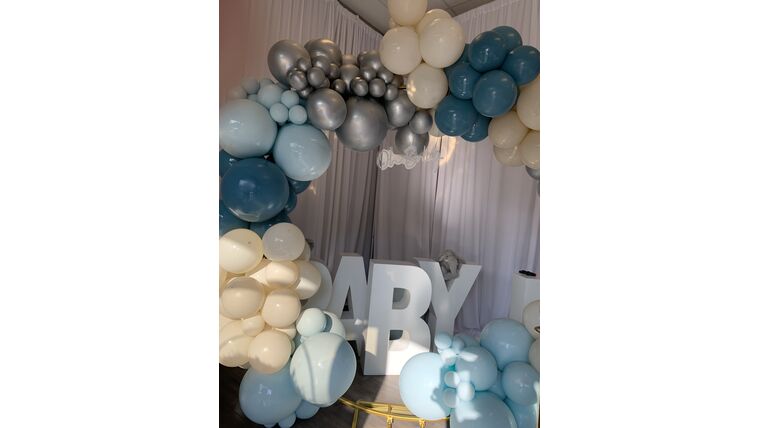 Balloon Arch : goodshuffle.com