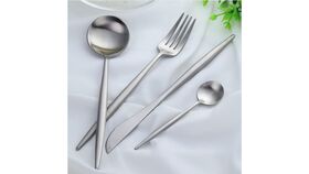 Image of a Modern Flatware 5pc set (silver)