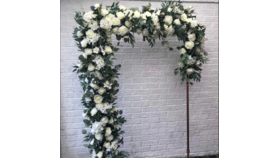 Image of a White Floral Garland 9'