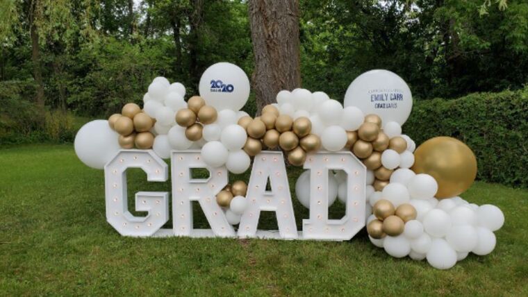 Graduation store letter balloons